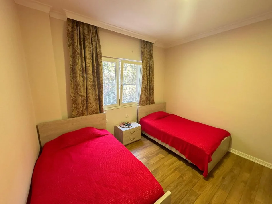 Tirane, jepet me qera apartament 2+1 , 90 m² (Liqeni i Thate)