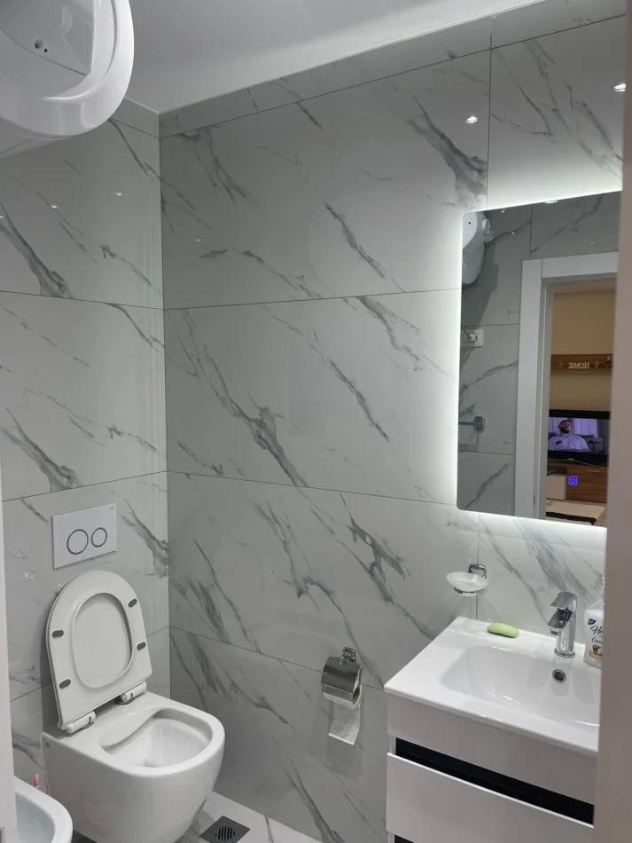 Tirane, jepet me qera apartament 1+1+Ballkon Kati 9, 70 m² 1.000 € (Rruga e Kosovareve)