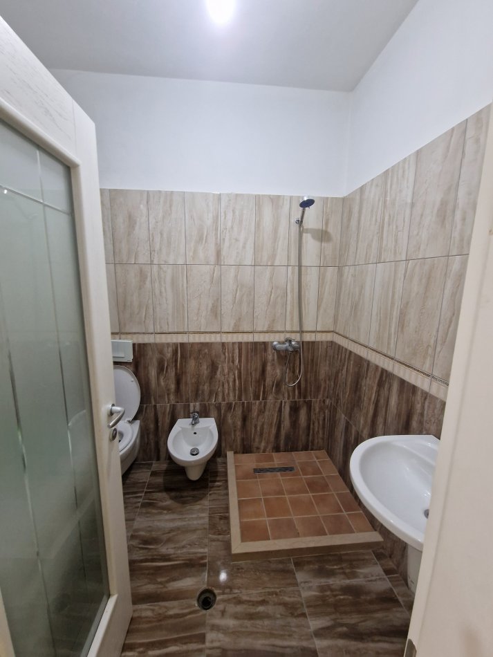 Durres, shitet apartament 2+1+Aneks+Ballkon Kati 5, 95 m² 180.000 € (Rrota e Kuqe)