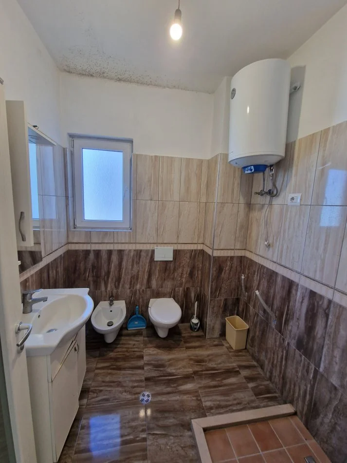 Durres, shitet apartament 2+1+Aneks+Ballkon Kati 5, 95 m² 180.000 € (Rrota e Kuqe)