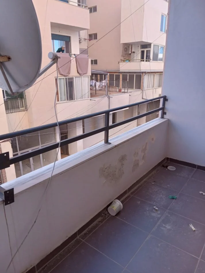 Durres, jepet me qera apartament 1+1+Ballkon Kati 2, 60 m² 300 € (Pavaresia)