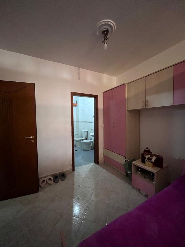 Tirane, shitet apartament 2+1+Ballkon Kati 2, 130 m² 235.000 € (Rruga e Kavajes)
