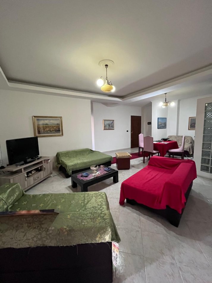 Tirane, shitet apartament 2+1+Ballkon Kati 2, 130 m² 235.000 € (Rruga e Kavajes)