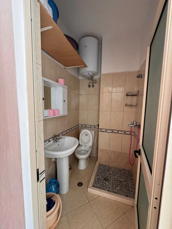 Durres, shitet garsonier 1+1 Kati 3, 33 m² 70.000 € (Shkembi i kavajes)