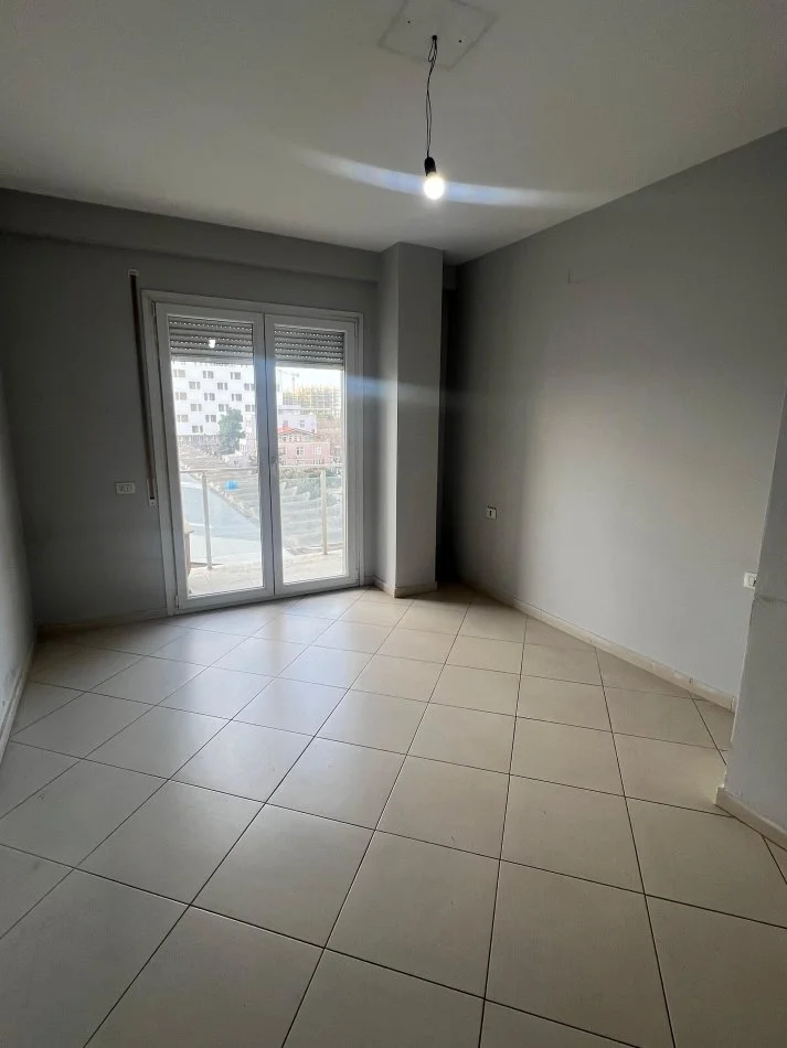 Tirane, jepet me qera apartament 2+1+Ballkon Kati 4, 98 m² 600 € (Dritan Hoxha)