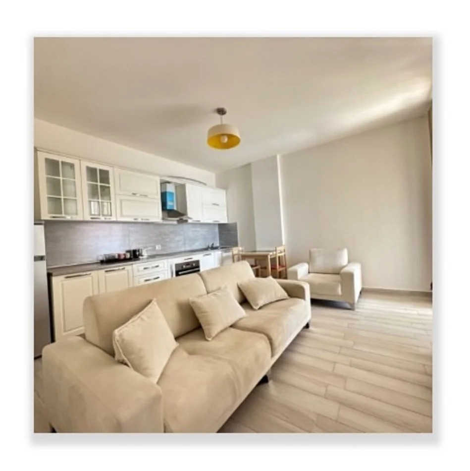 Tirane, jepet me qera apartament 1+1 Kati 3, 60 m² 350 € (fresku)