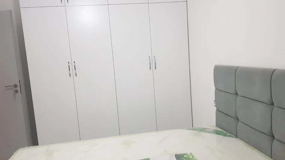 Tirane, jepet me qera apartament 1+1+Ballkon Kati 2, 60 m² 650 € (Komuna e Parisit)