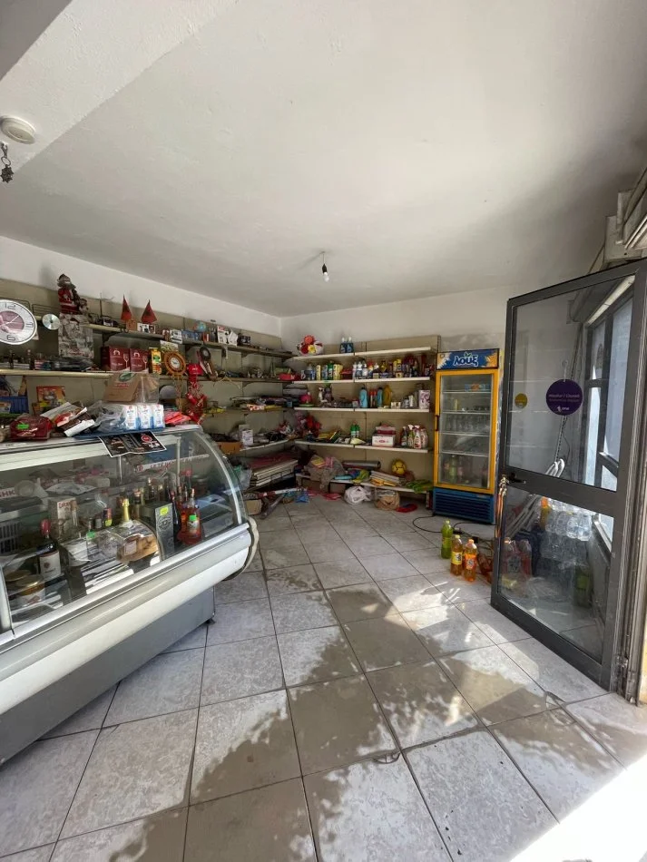 Durres, jepet me qera dyqan Kati 0, 40 m² 500 € (Rruga Pavaresia)