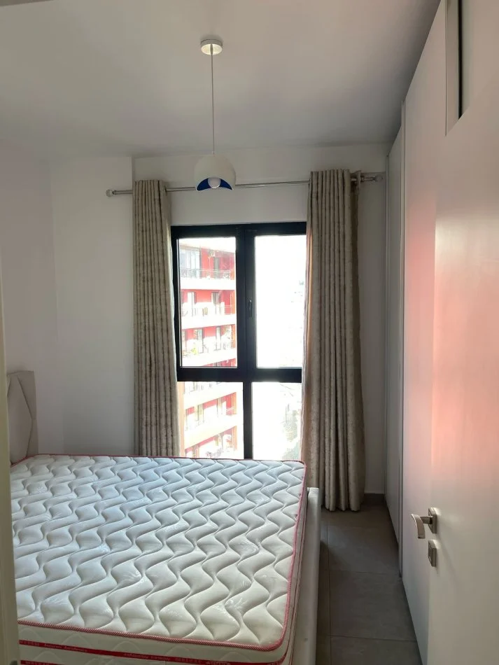 Tirane, jepet me qera apartament 2+1+Ballkon Kati 6, 98 m² 800 € (farmacia 10)