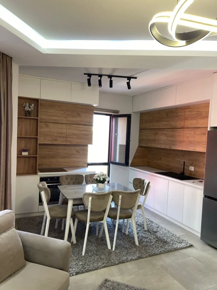 Tirane, jepet me qera apartament 2+1+Ballkon Kati 6, 98 m² 800 € (farmacia 10)