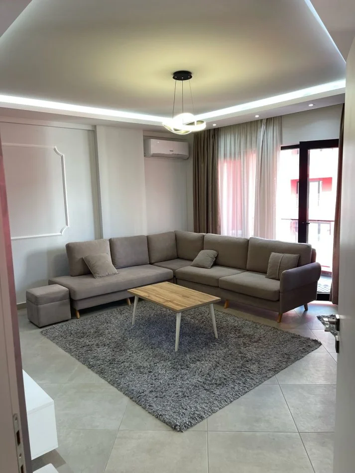 Tirane, jepet me qera apartament 2+1+Ballkon Kati 6, 98 m² 800 € (farmacia 10)
