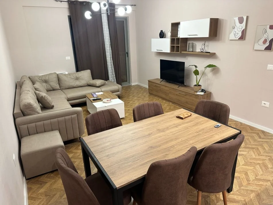 Tirane, jepet me qera apartament 1+1 Kati 1, 85 m² 550 € 