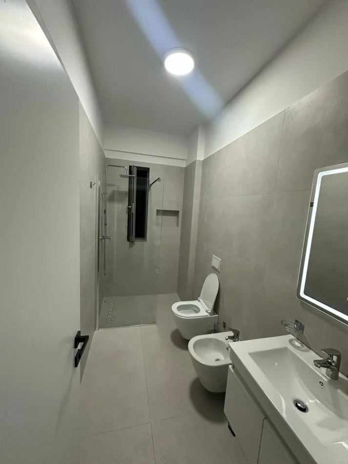 Tirane, jepet me qera apartament 1+1 Kati 1, 85 m² 550 € 