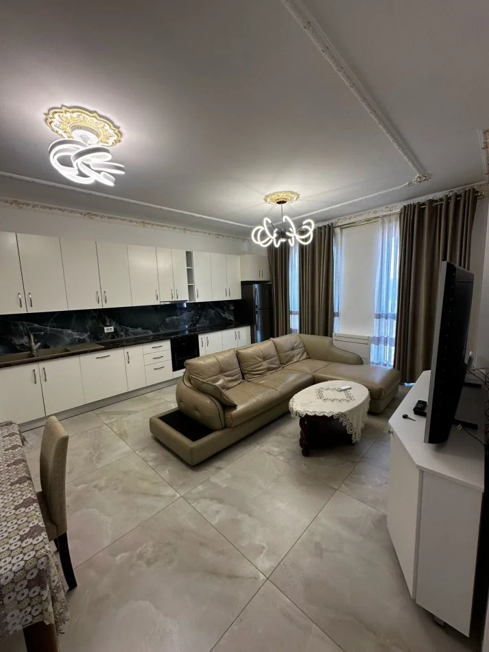 Tirane, jepet me qera apartament 2+1 Kati 2, 110 m² 850 € (medreseja)