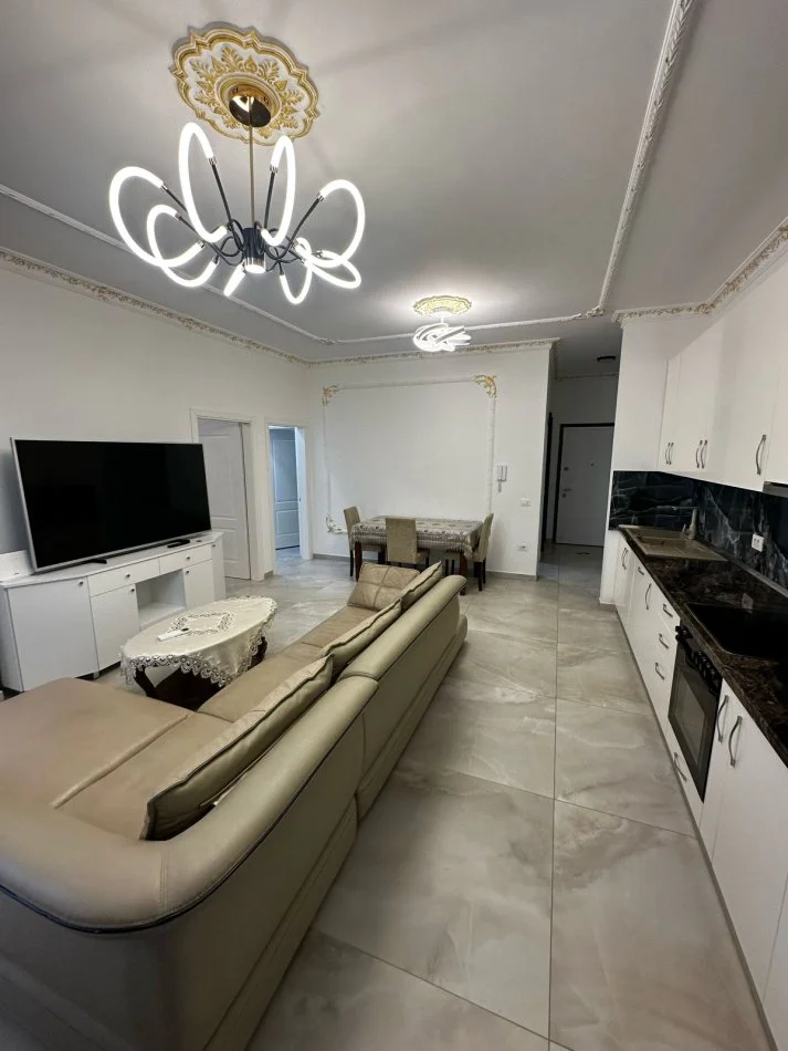 Tirane, jepet me qera apartament 2+1 Kati 2, 110 m² 850 € (medreseja)