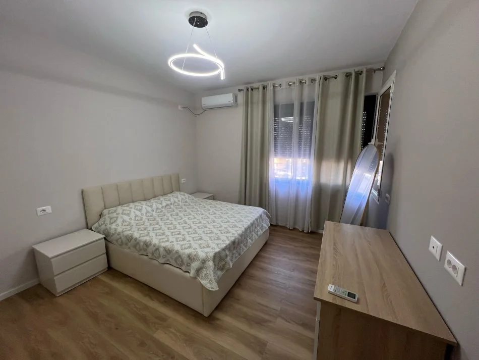 Tirane, jap me qera apartament 2+1+Ballkon Kati 3, 90 m² 950 € (Rr Kavajes , Prane Deliorgjit)