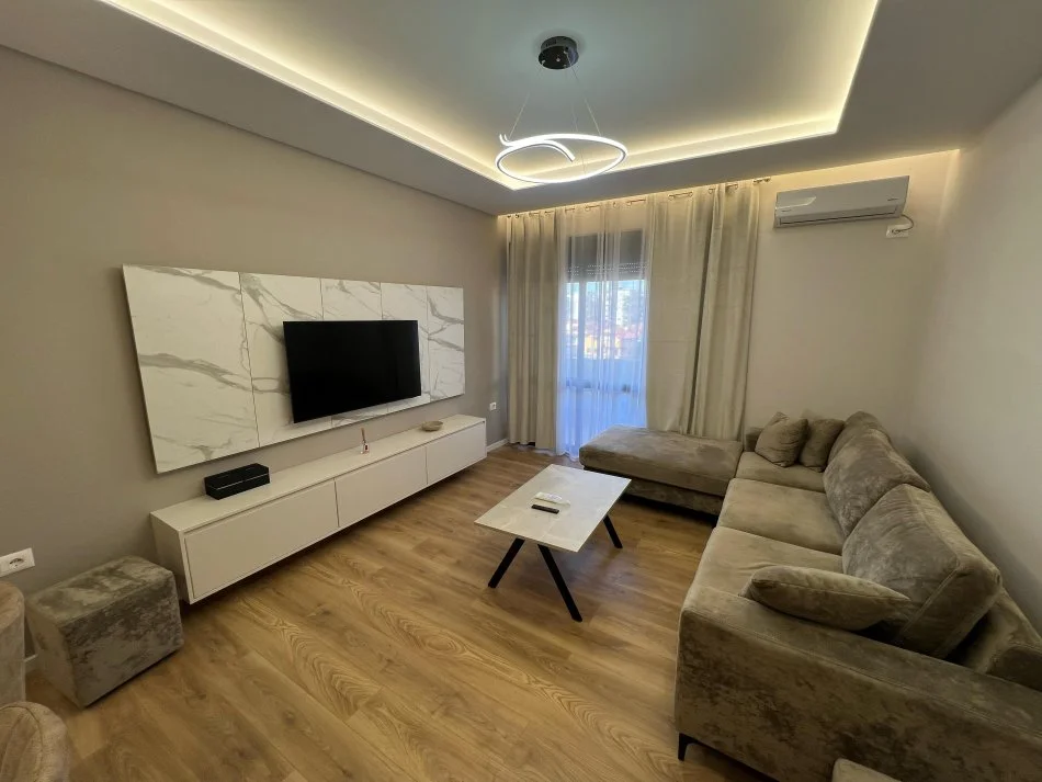 Tirane, jap me qera apartament 2+1+Ballkon Kati 3, 90 m² 950 € (Rr Kavajes , Prane Deliorgjit)
