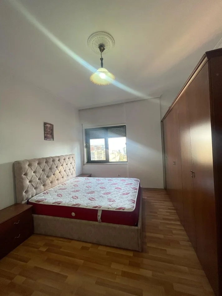 Tirane, jepet me qera apartament 2+1+Ballkon Kati 9, 100 m² 600 € (Qender)