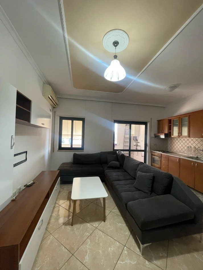 Tirane, jepet me qera apartament 2+1+Ballkon Kati 9, 100 m² 600 € (Qender)