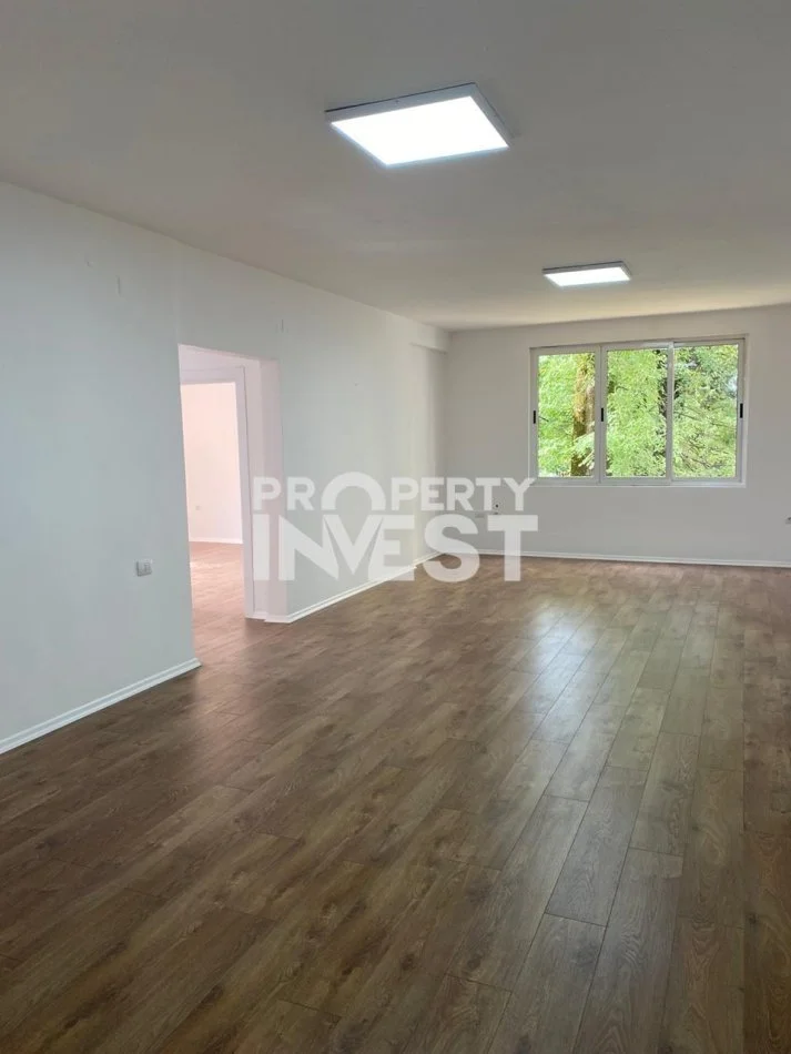 Tirane, jepet me qera ambjent biznesi Kati 2, 100 m² 750 € (amabasada amerikane)