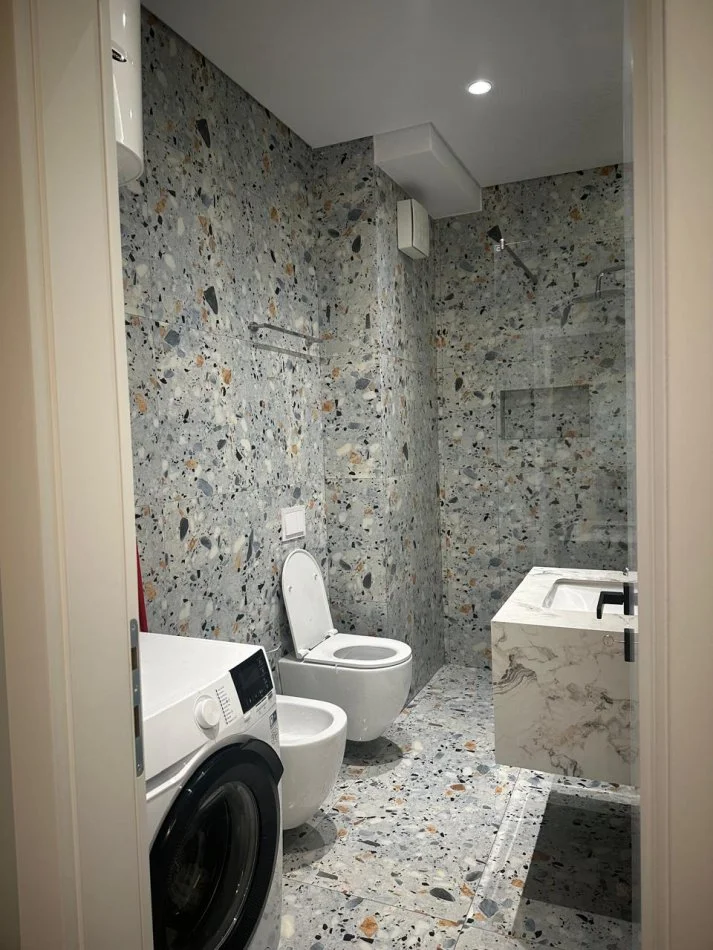 Tirane, jepet me qera apartament 2+1+Ballkon Kati 6, 110 m² 700 € (Rruga “Esat Mekuli”, Ish Fusha Aviacionit.)