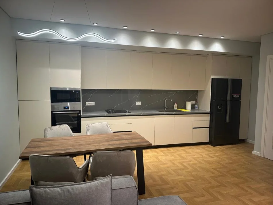 Tirane, jepet me qera apartament 2+1+Ballkon Kati 6, 110 m² 700 € (Rruga “Esat Mekuli”, Ish Fusha Aviacionit.)