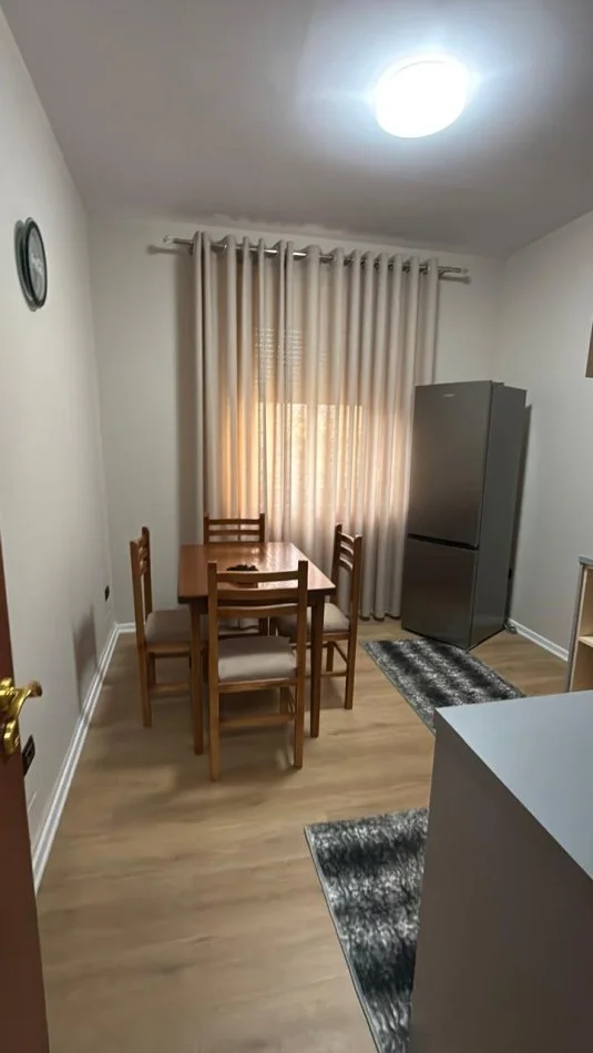 Tirane, jepet me qera 1+1+Aneks Kati 5, 63 m² 700 € (bulevardi bajram curri prane kinemas Agim)
