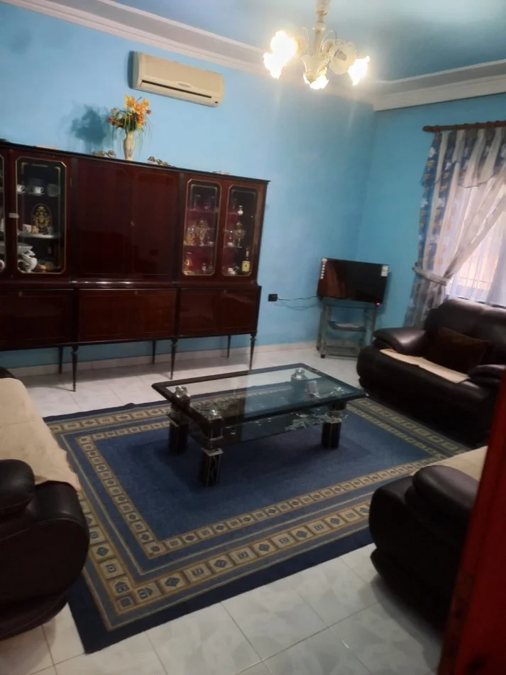 Tirane, jepet me qera apartament 2+1+Aneks+Ballkon Kati 1, 420 € (vilat gjermane)