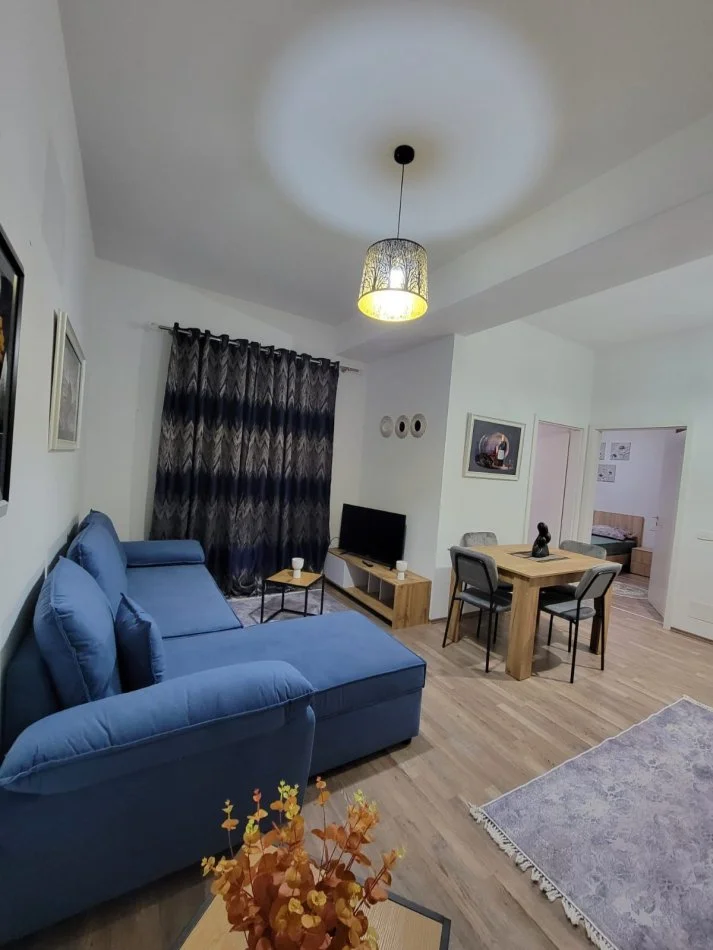 Tirane, jepet me qera apartament 2+1 Kati 4, 450 € (Ali Dem)