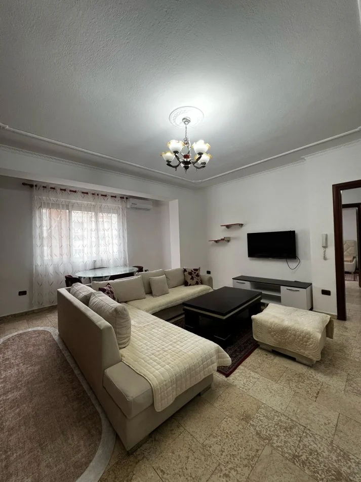Tirane, jepet me qera apartament 2+1 Kati 2, 100 m² 600 € (Muhamet Gjollesha)