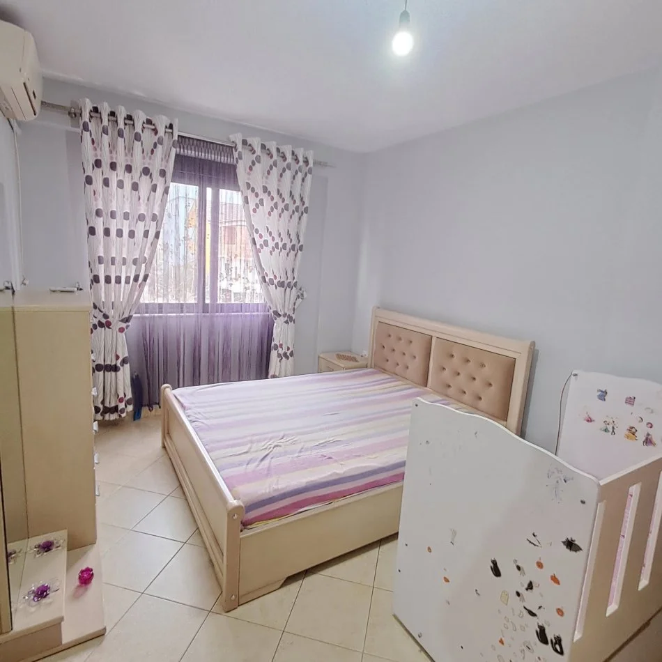Tirane, jepet me qera apartament 2+1+Ballkon Kati 1, 110 m² 530 € (5 maji)