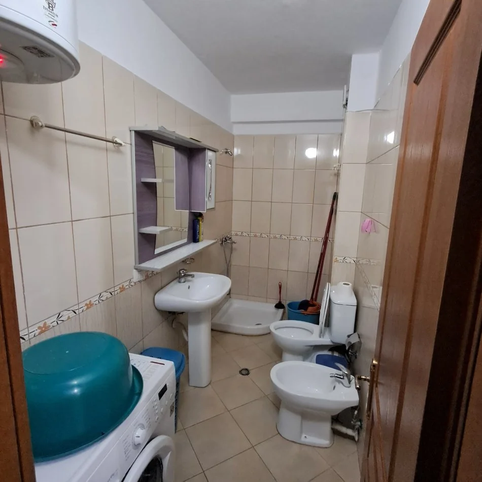 Tirane, jepet me qera apartament 2+1+Ballkon Kati 1, 110 m² 530 € (5 maji)