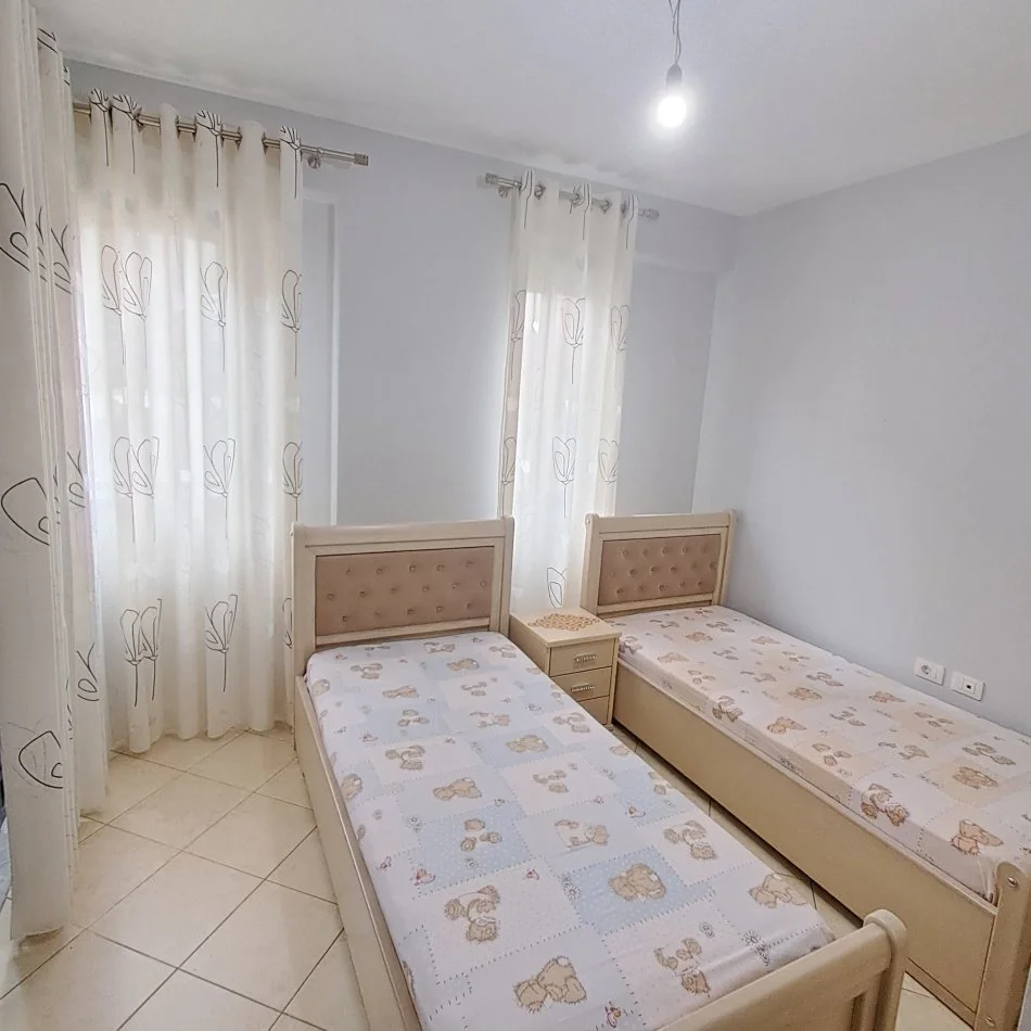Tirane, jepet me qera apartament 2+1+Ballkon Kati 1, 110 m² 530 € (5 maji)