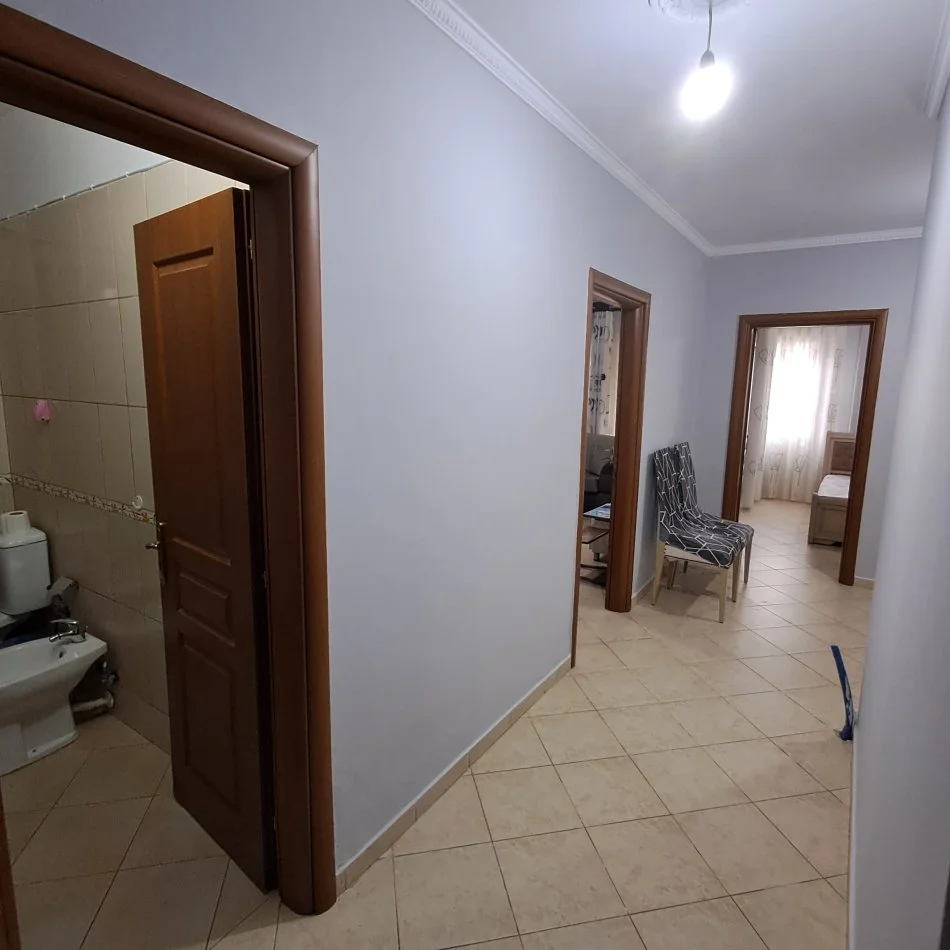 Tirane, jepet me qera apartament 2+1+Ballkon Kati 1, 110 m² 530 € (5 maji)