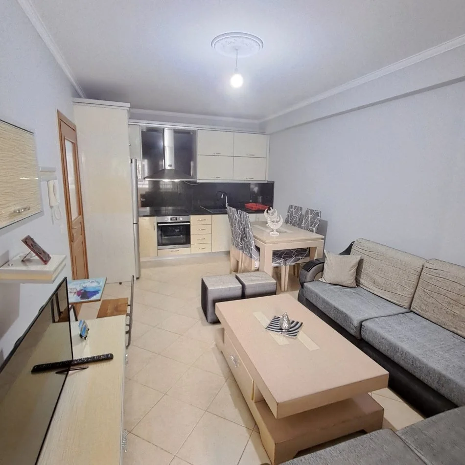 Tirane, jepet me qera apartament 2+1+Ballkon Kati 1, 110 m² 530 € (5 maji)