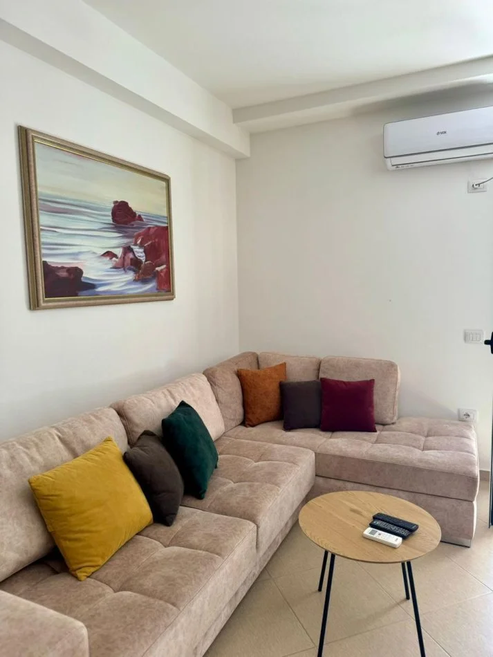 Vlore, jepet me qera apartament 1+1+Ballkon Kati 6, 68 m² 400 € 