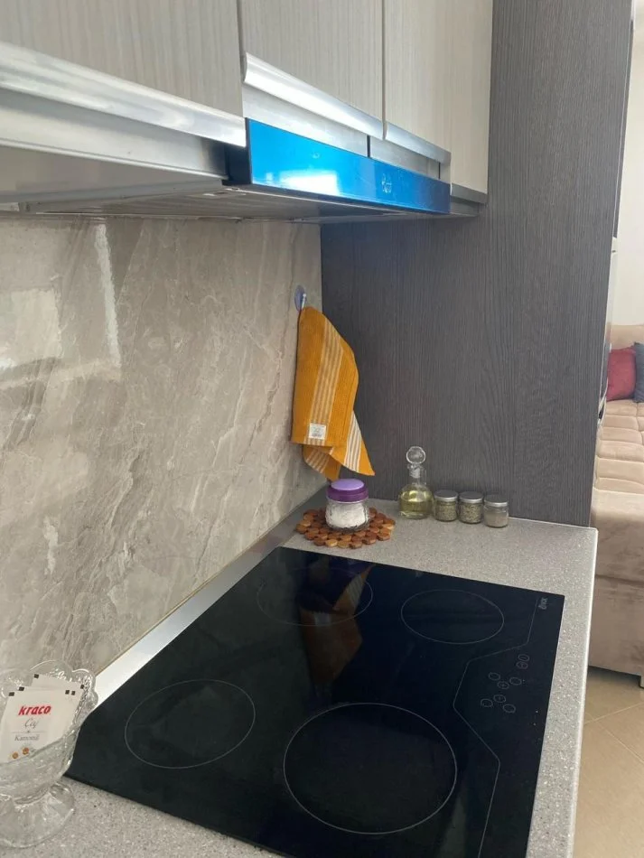 Vlore, jepet me qera apartament 1+1+Ballkon Kati 6, 68 m² 400 € 