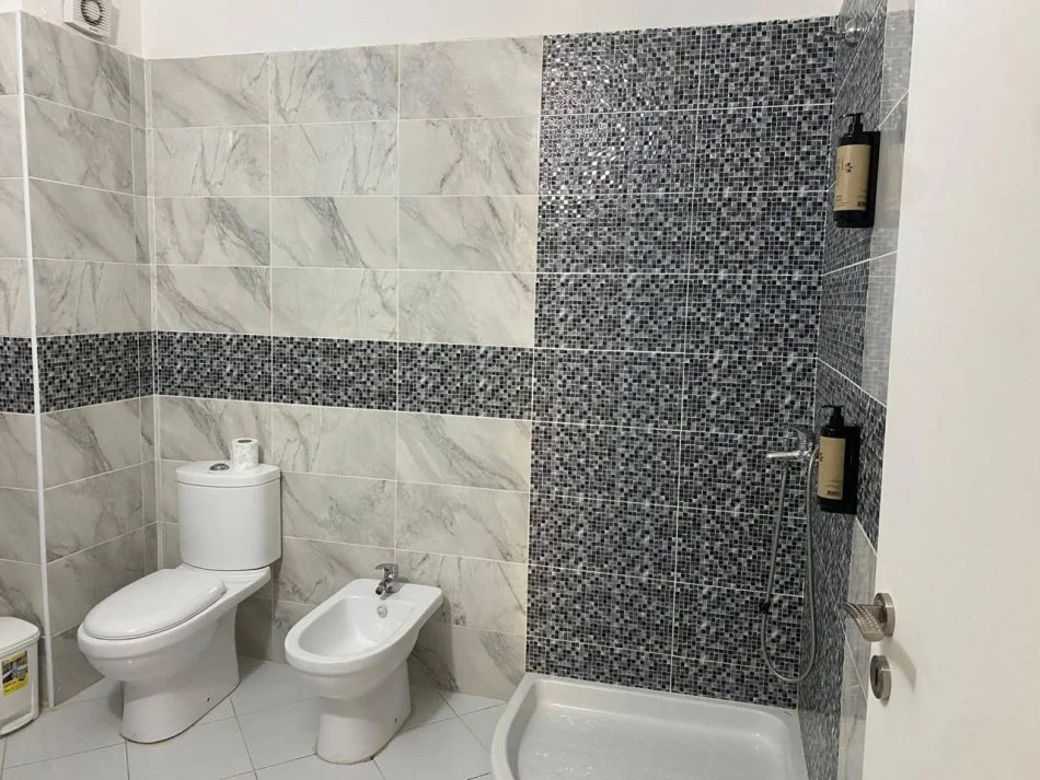 Vlore, jepet me qera apartament 1+1+Ballkon Kati 6, 68 m² 400 € 