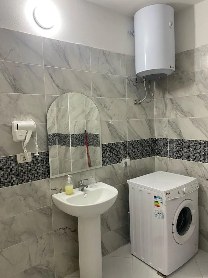 Vlore, jepet me qera apartament 1+1+Ballkon Kati 6, 68 m² 400 € 