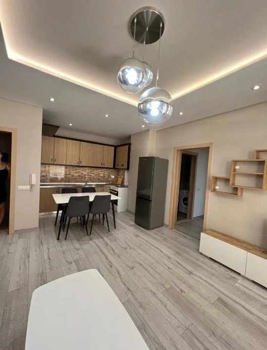 Tirane, jepet me qera apartament 2+1 Kati 4, 103 m² (Astir)