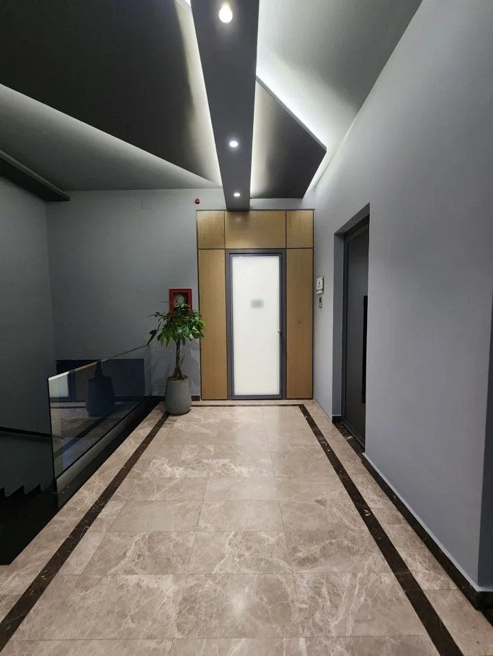 Tirane, jepet me qera ambjent biznesi Kati 2, 40 m²47.000L