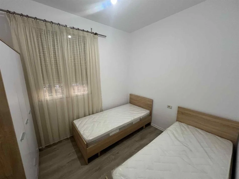 Tirane, jepet me qera apartament 3+1 Kati 9, (Ish Fusha e Aviacionit)