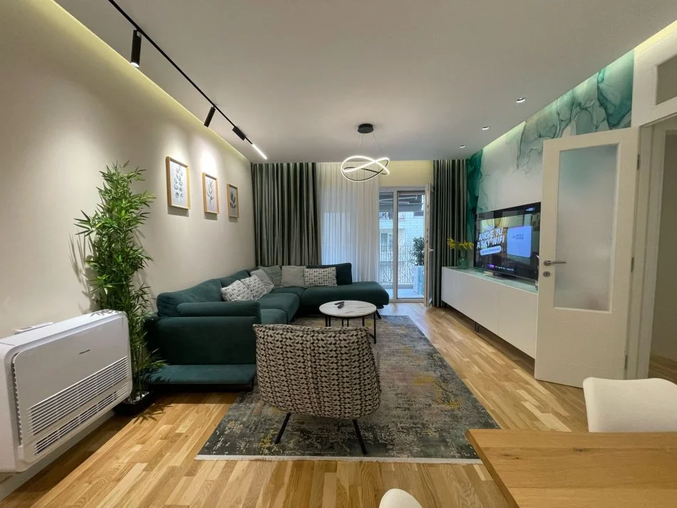 Tirane, shitet apartament 2+1+Ballkon Kati 1, 90 m² 285.000 € (Liqeni i That)