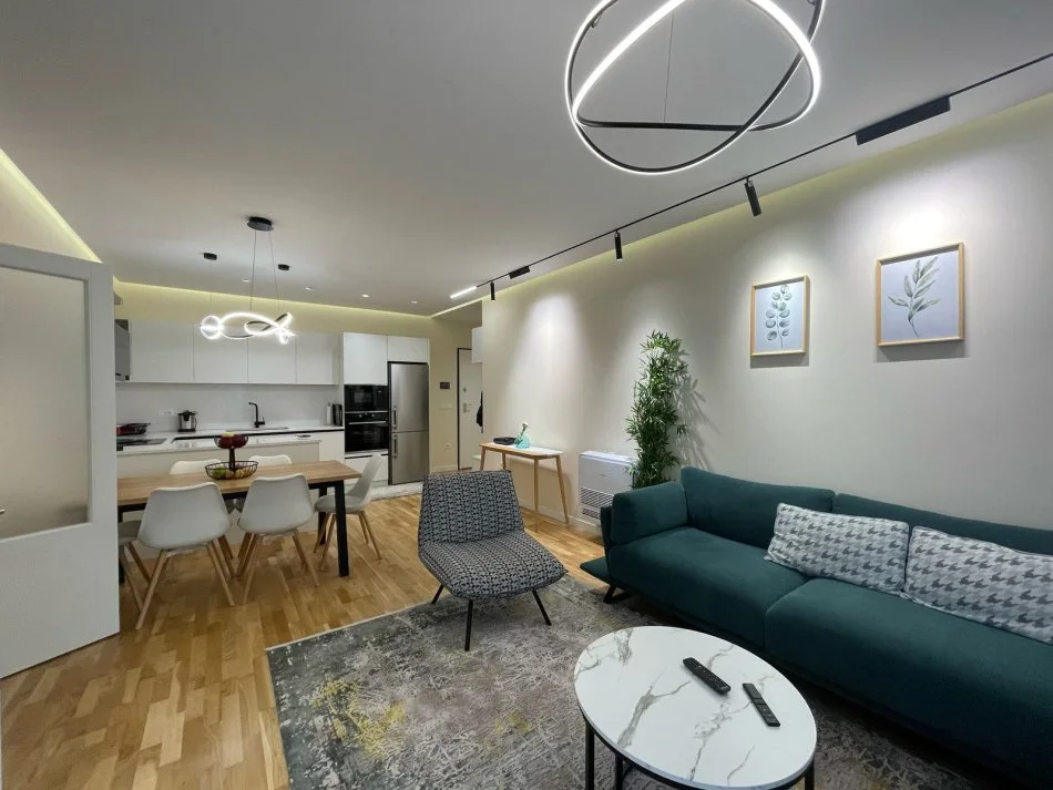 Tirane, shitet apartament 2+1+Ballkon Kati 1, 90 m² 285.000 € (Liqeni i That)