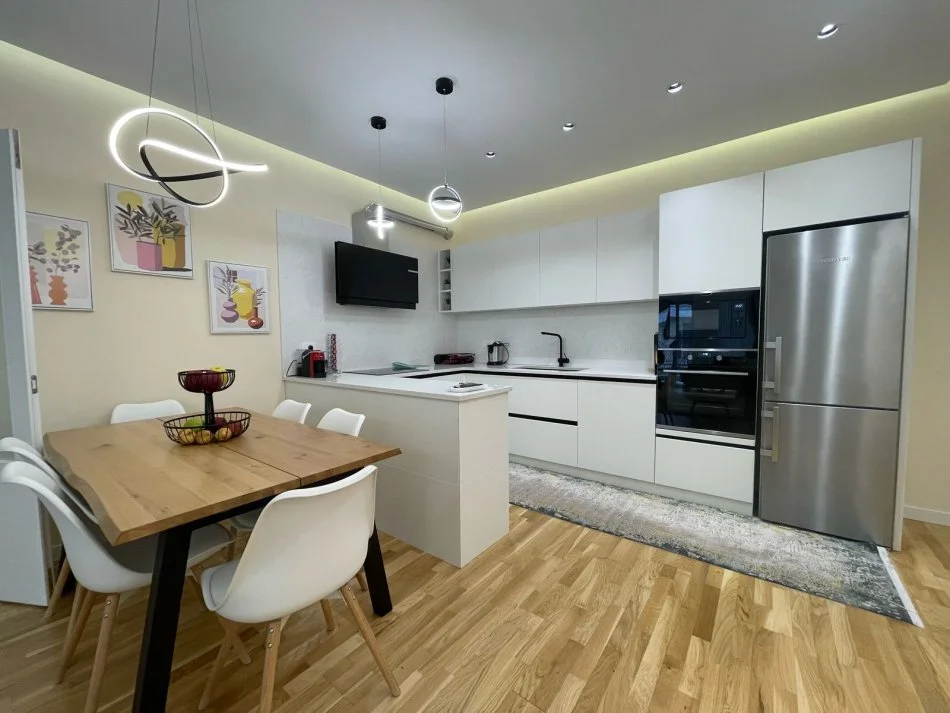 Tirane, shitet apartament 2+1+Ballkon Kati 1, 90 m² 285.000 € (Liqeni i That)