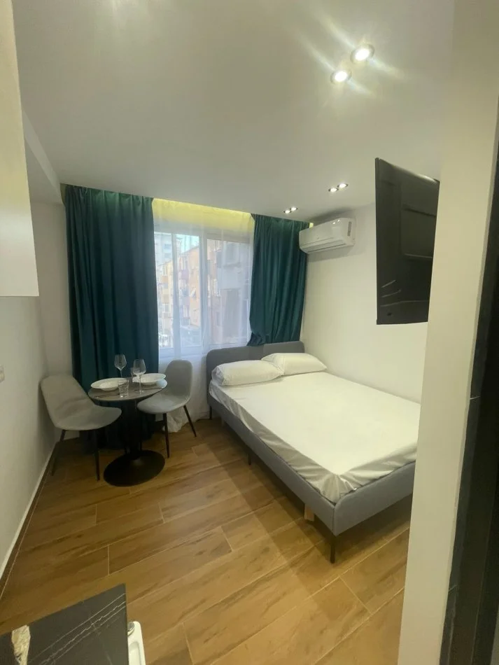 Tirane, shitet vetem 1 dhome 4+1 Kati 4, 100 m² 330.000 € (Bllok)