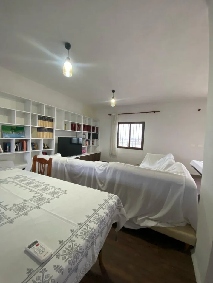 Durres, jepet me qera Vile 2+1 Kati 2, 145 m² 300 € (Apartamenti ndodhet ne hyrje te Durresit)