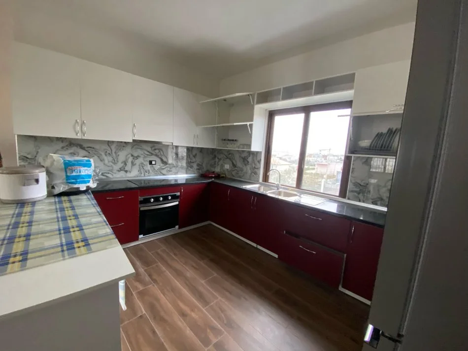 Durres, jepet me qera Vile 2+1 Kati 2, 145 m² 300 € (Apartamenti ndodhet ne hyrje te Durresit)