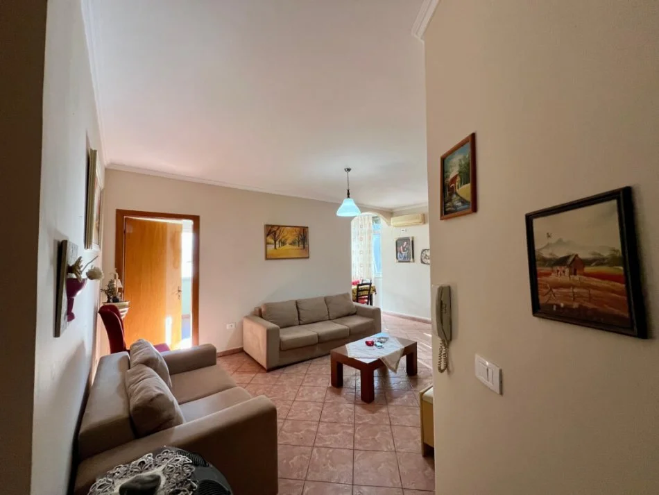 Tirane, jepet me qera apartament 2+1 Kati 3, 90 m² 500 € (Rruga Ferit Xhajko)