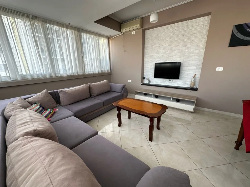 Tirane, shitet apartament 2+1+Ballkon Kati 4, 99 m² 180.000 € (Ndre Mjeda, prane Kompleksit Magnet)